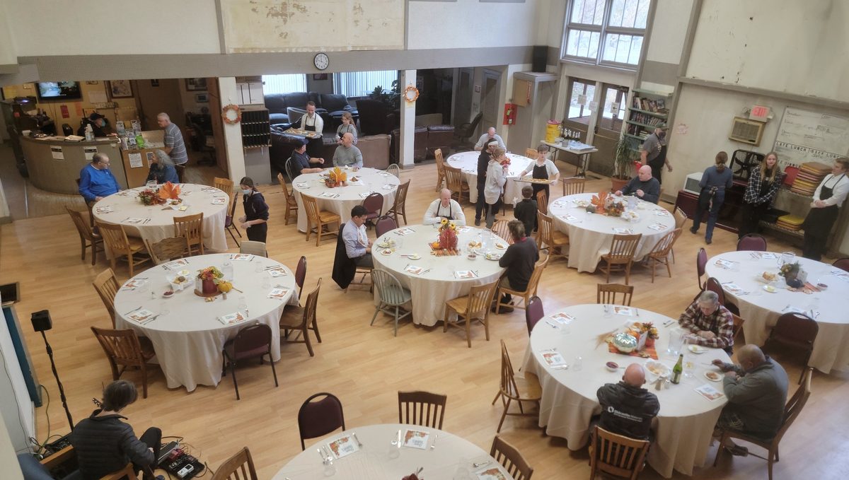 A Thanksgiving meal in the Mission’s dining hall